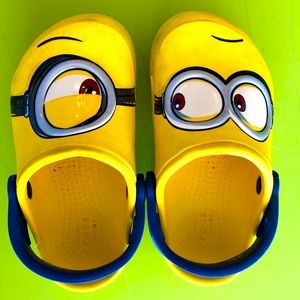 Crocs minions size 9 little kids